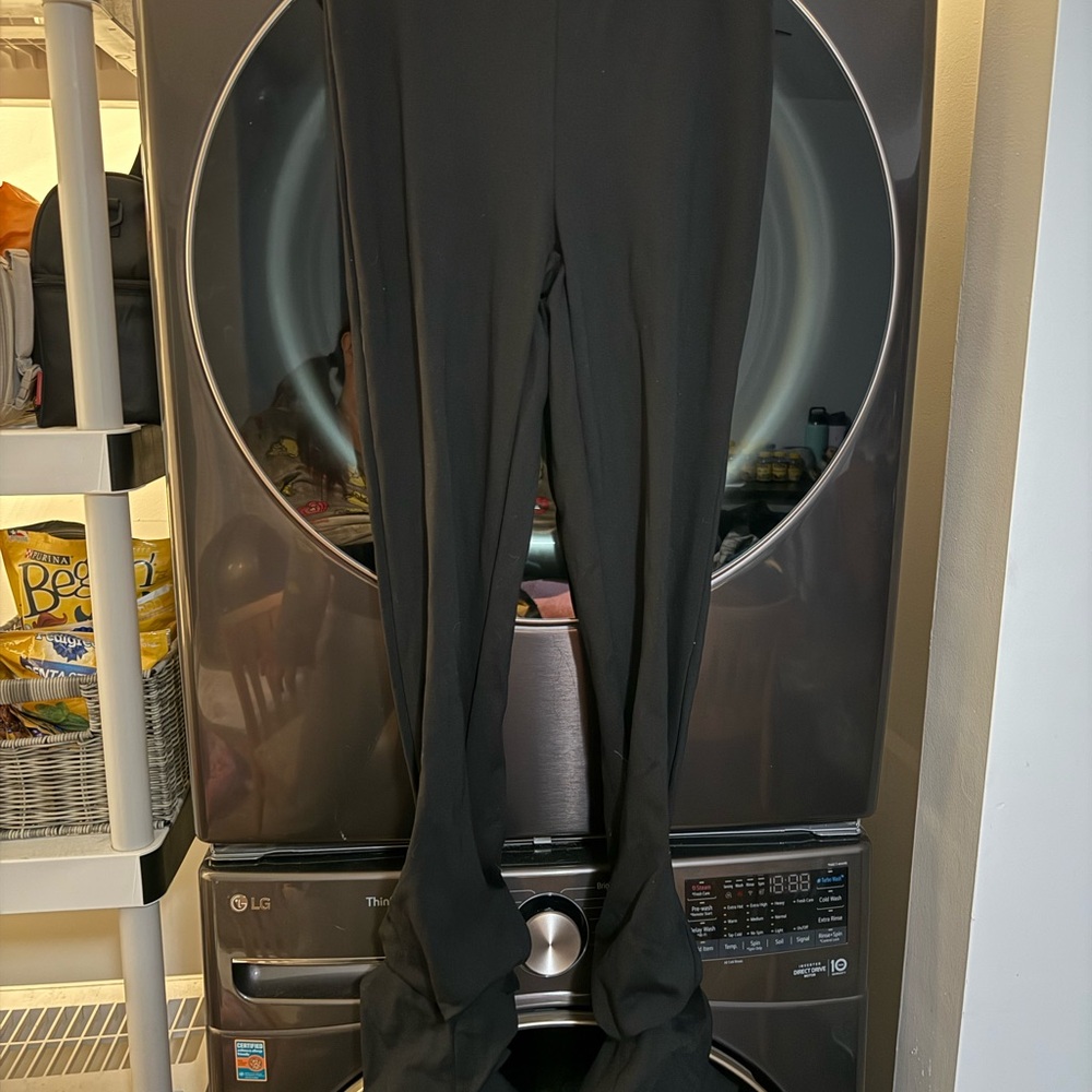 Fashion Nova scrunched leggings